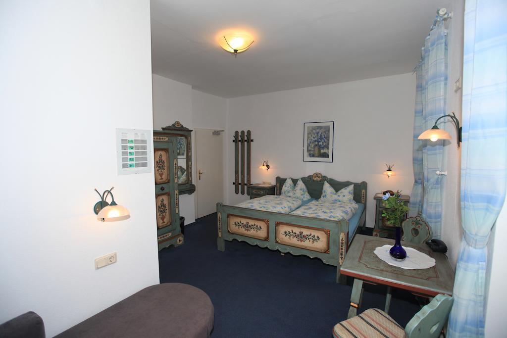 Hotel Zur Post Mulheim an der Mosel Room photo
